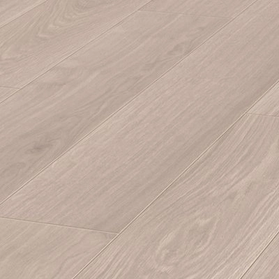 Имитация пола из массивной древесины. Благодаря ярко выраженной текстуре натурального дерева и за счёт V-образного паза панели выглядят естественно и практически неотличимыми от старых добрых половиц